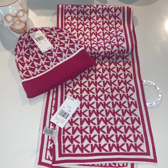 Michael Kors scarf 🧣 and hat set💖💖💖💖 - Picture 1 of 6